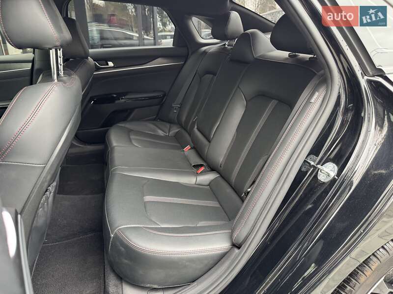 Седан Kia K5 2023 в Києві