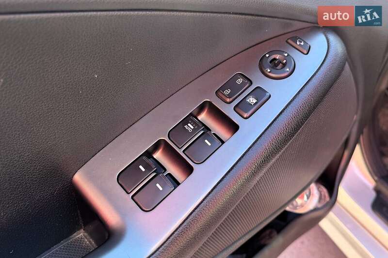 Седан Kia K5 2014 в Києві фото 21 Седан Kia K5 2014 в Києві