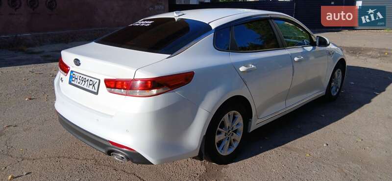 Седан Kia K5 2015 в Одесі