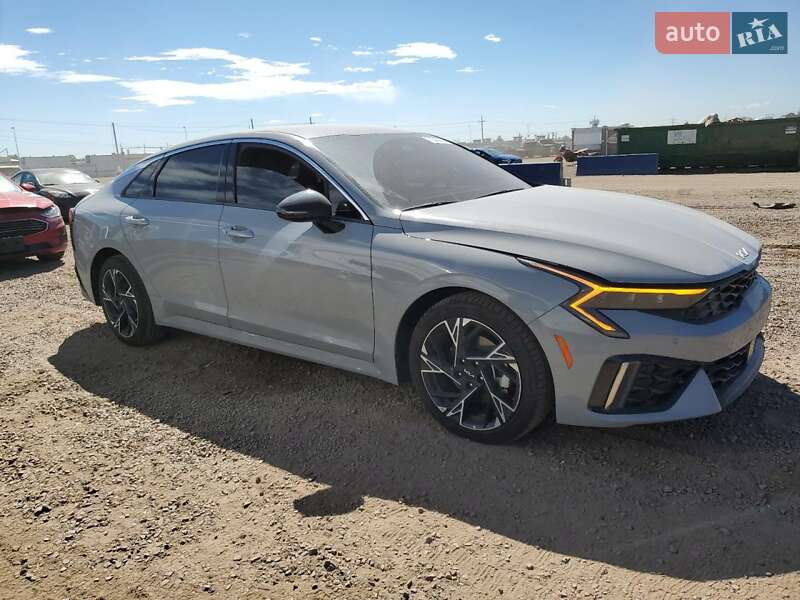 Седан Kia K5 2024 в Львове