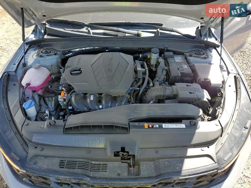 Седан Kia K5 2024 в Львове