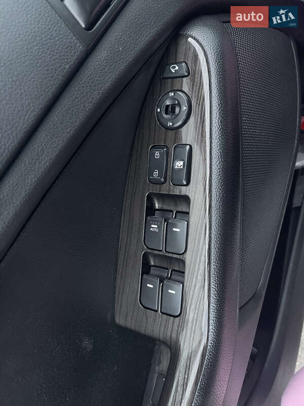 Седан Kia K5 2013 в Одесі