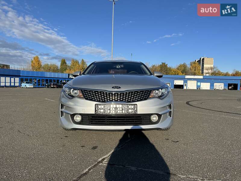 Седан Kia K5 2016 в Киеве