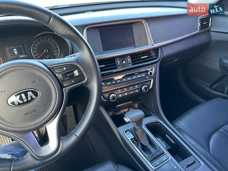 Седан Kia K5 2016 в Киеве