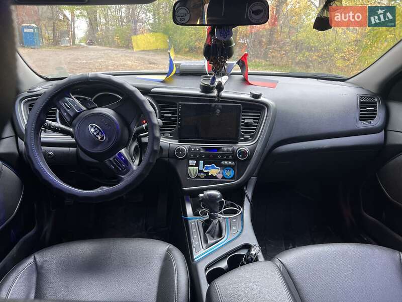 Седан Kia K5 2015 в Бучі