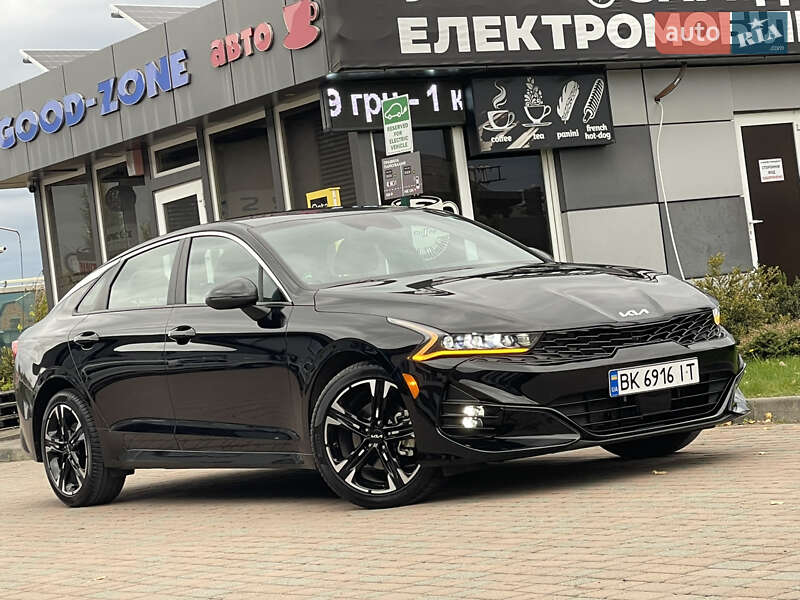 Седан Kia K5 2023 в Сарнах