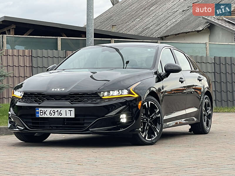 Седан Kia K5 2023 в Сарнах