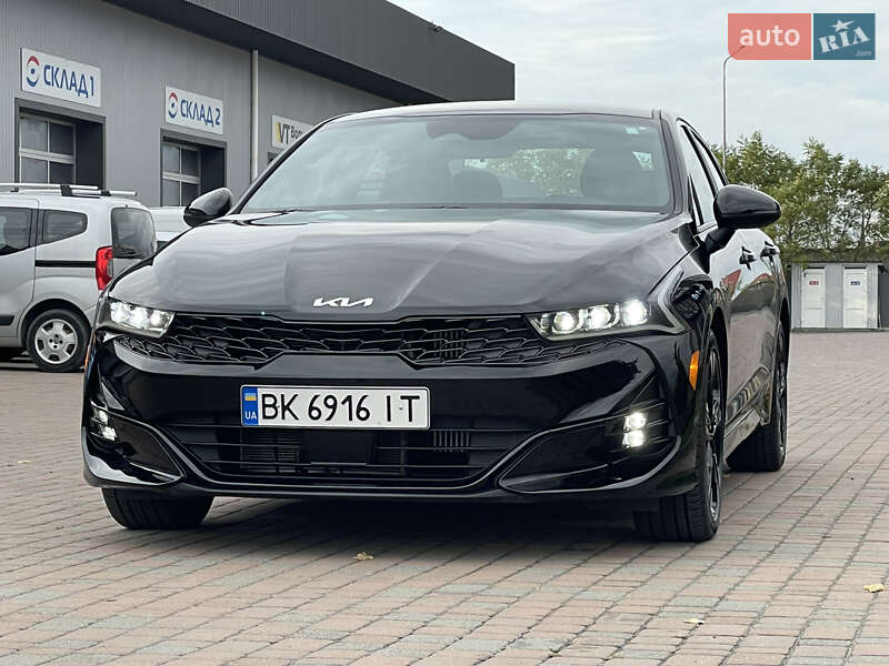 Седан Kia K5 2023 в Сарнах