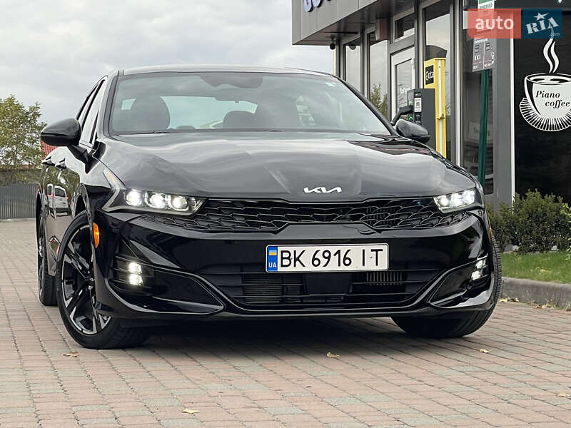 Седан Kia K5 2023 в Сарнах