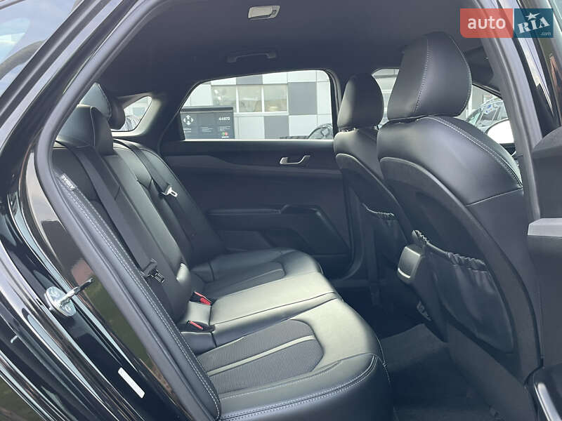 Седан Kia K5 2023 в Сарнах