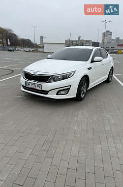 Седан Kia K5 2014 в Одессе