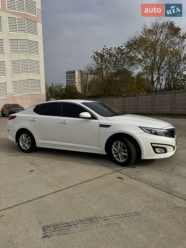 Седан Kia K5 2014 в Одессе