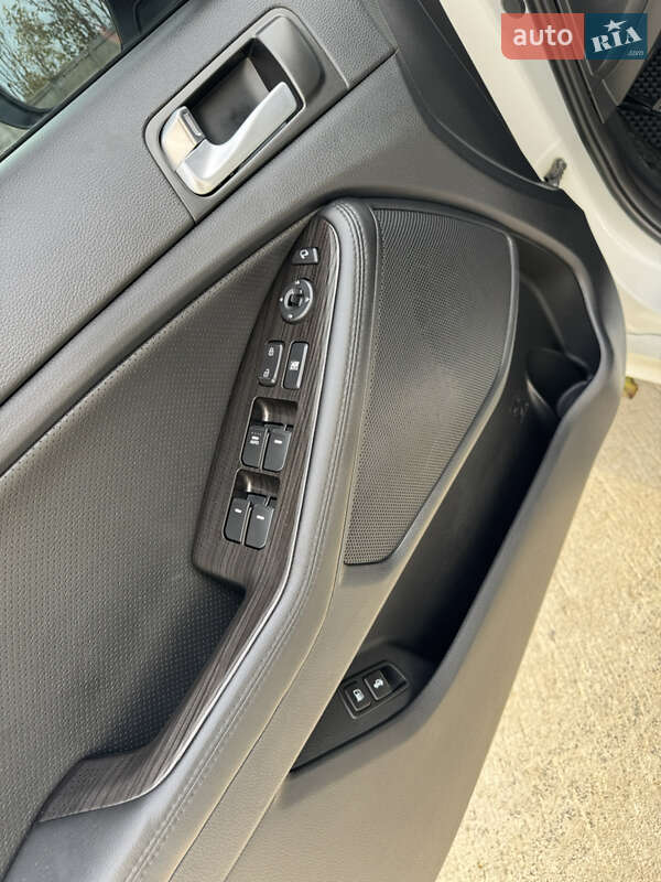 Седан Kia K5 2014 в Одессе