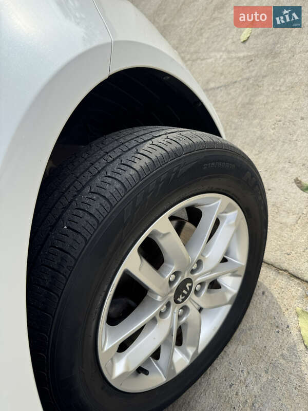 Седан Kia K5 2014 в Одессе