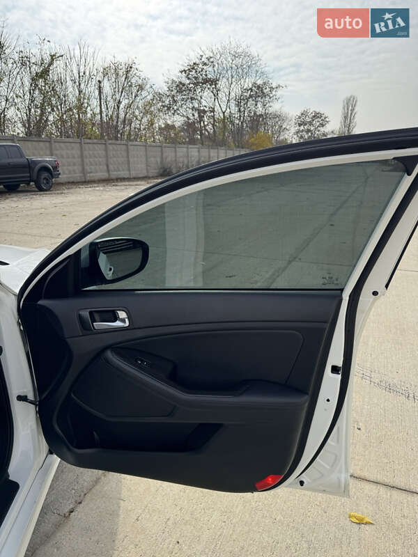 Седан Kia K5 2014 в Одессе