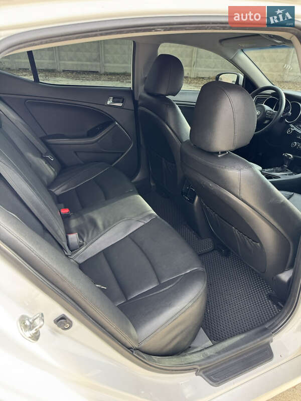 Седан Kia K5 2014 в Одессе