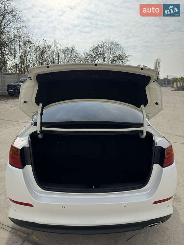 Седан Kia K5 2014 в Одессе