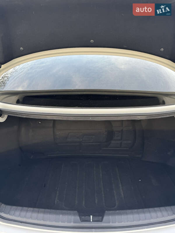 Седан Kia K5 2014 в Одессе