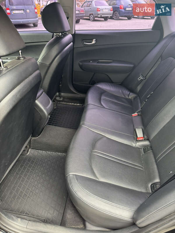 Седан Kia K5 2016 в Харькове