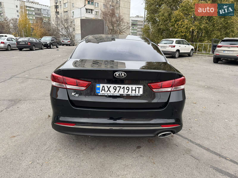 Седан Kia K5 2016 в Харькове