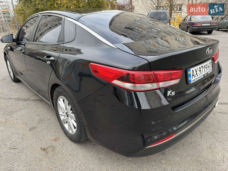 Седан Kia K5 2016 в Харькове