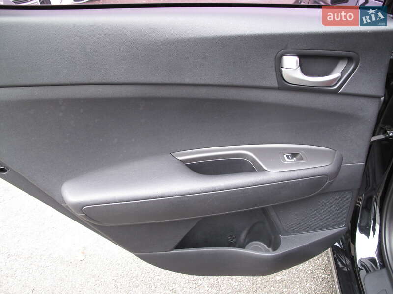 Седан Kia K5 2017 в Києві фото 34 Седан Kia K5 2017 в Києві