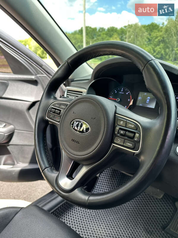 Седан Kia K5 2016 в Сумах