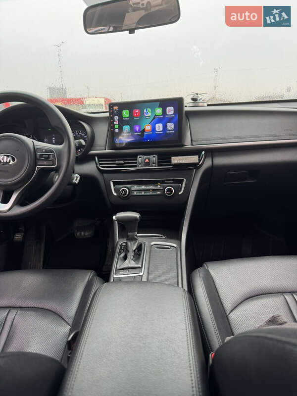 Седан Kia K5 2017 в Львові