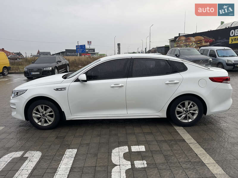 Седан Kia K5 2017 в Львові