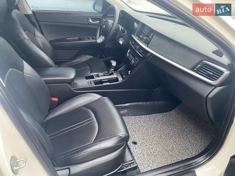 Седан Kia K5 2018 в Киеве