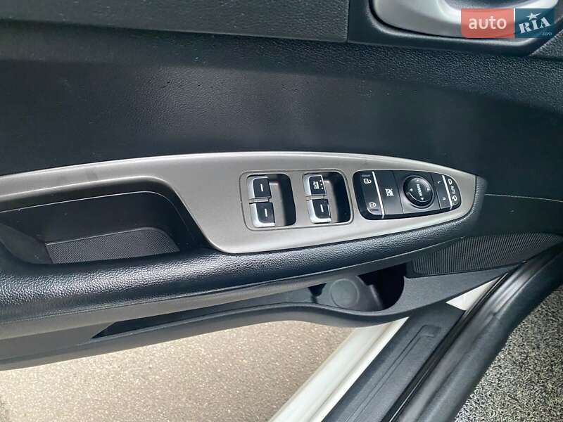 Седан Kia K5 2018 в Киеве