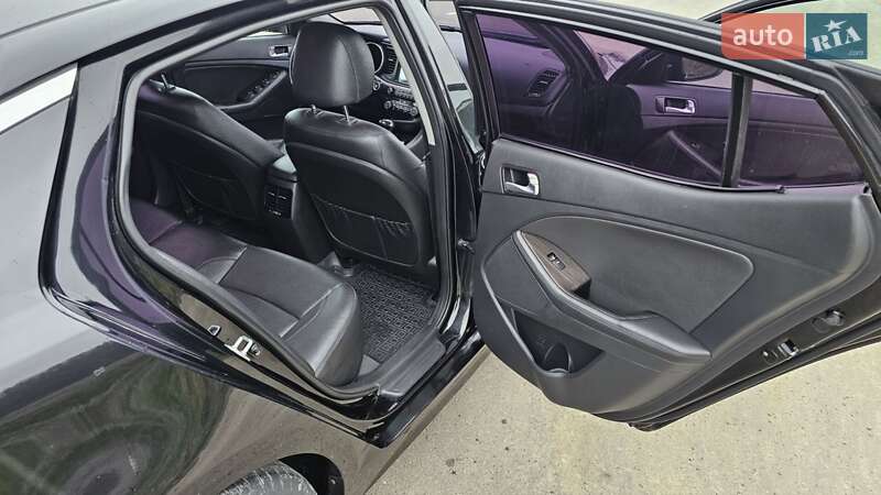 Седан Kia K5 2015 в Черновцах