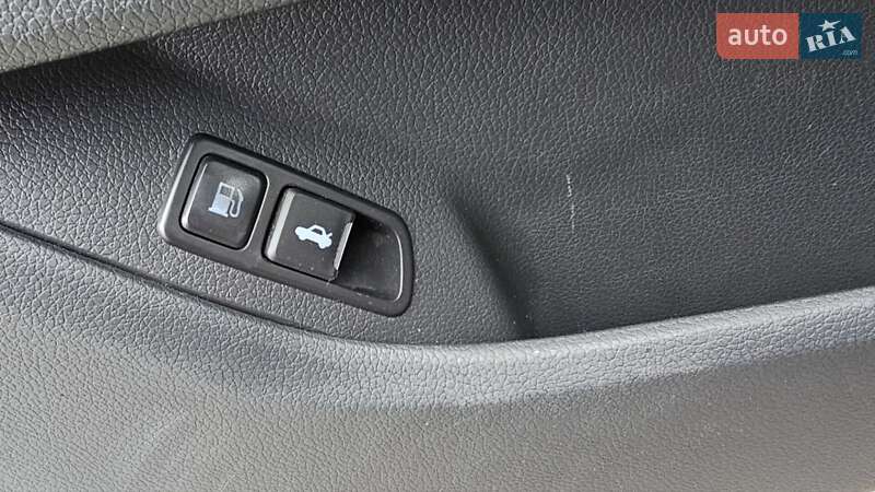 Седан Kia K5 2015 в Черновцах