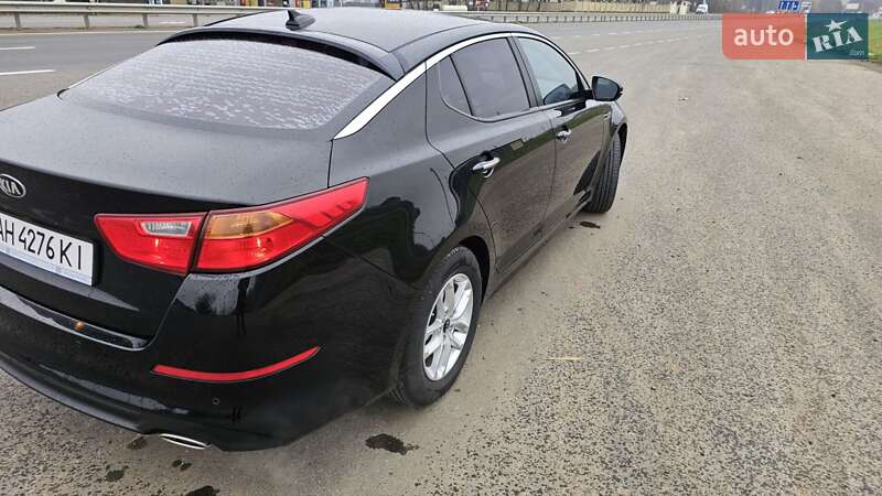 Седан Kia K5 2015 в Черновцах