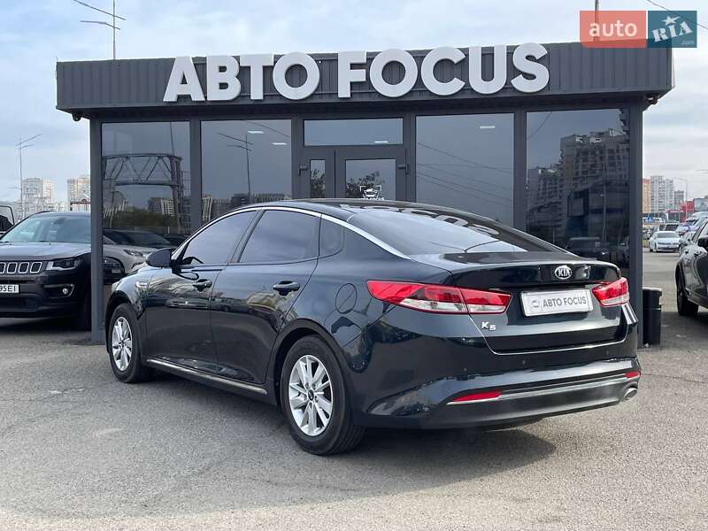 Седан Kia K5 2016 в Киеве