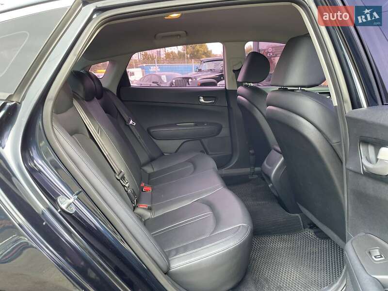 Седан Kia K5 2016 в Киеве