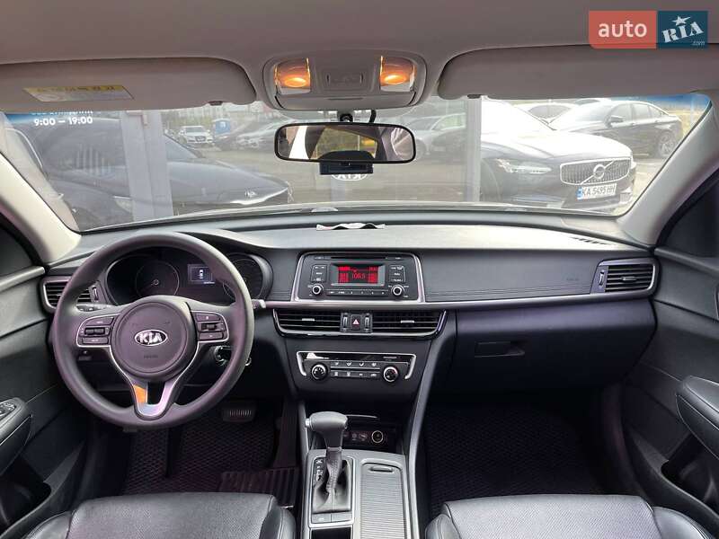 Седан Kia K5 2016 в Киеве