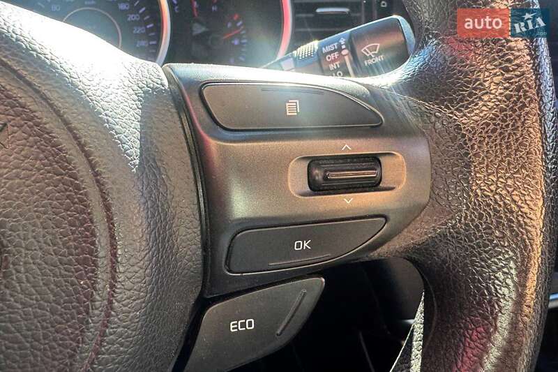 Седан Kia K5 2014 в Киеве