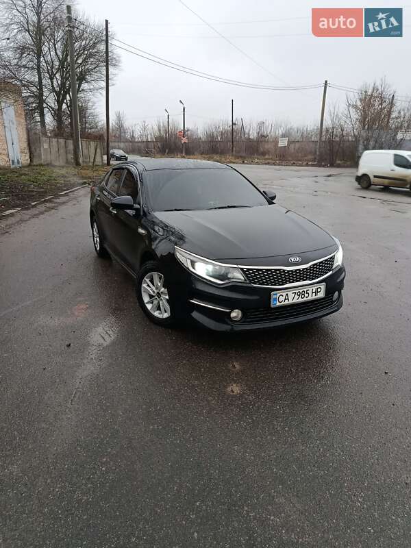 Седан Kia K5 2016 в Умані
