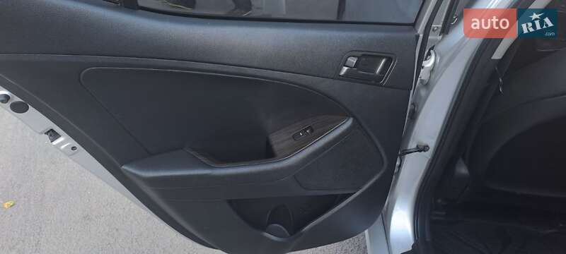 Седан Kia K5 2012 в Миколаєві