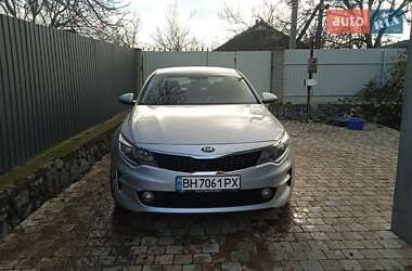 Седан Kia K5 2016 в Кривом Озере