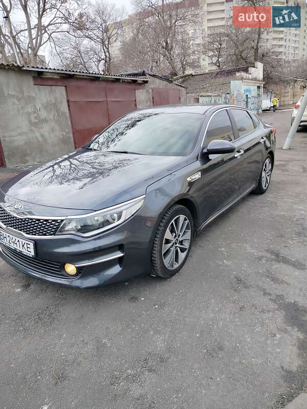 Седан Kia K5 2015 в Одессе