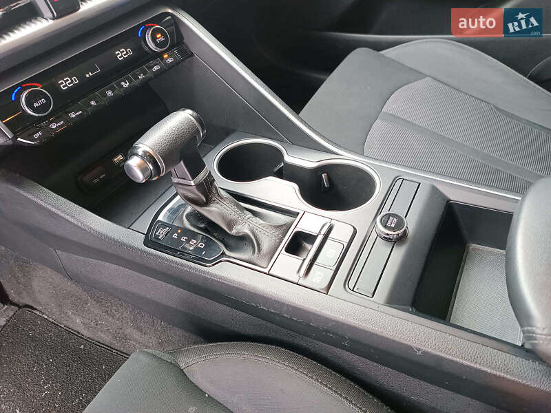 Седан Kia K5 2020 в Львове