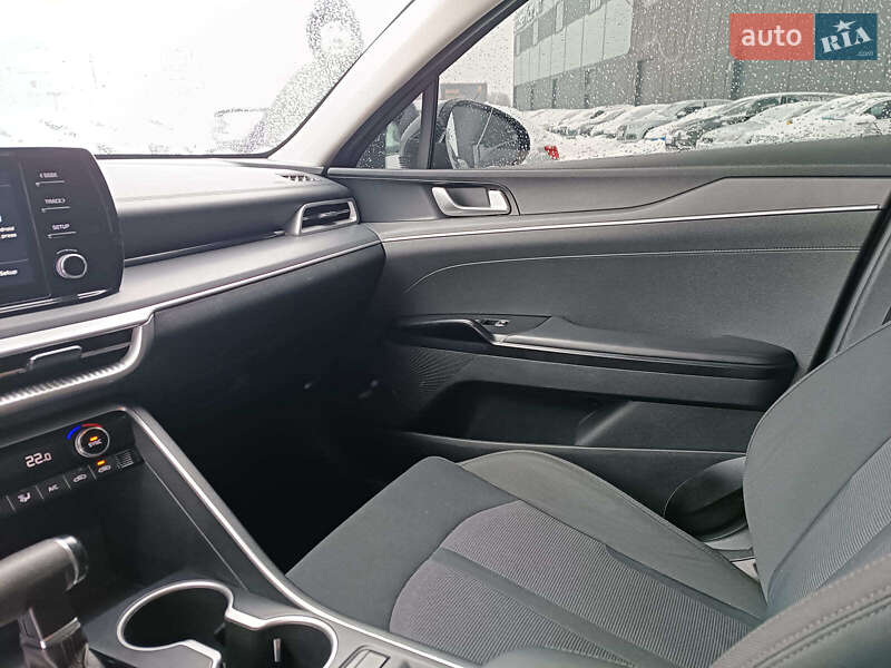 Седан Kia K5 2020 в Львове
