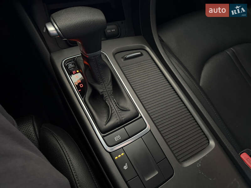 Седан Kia K5 2016 в Одессе