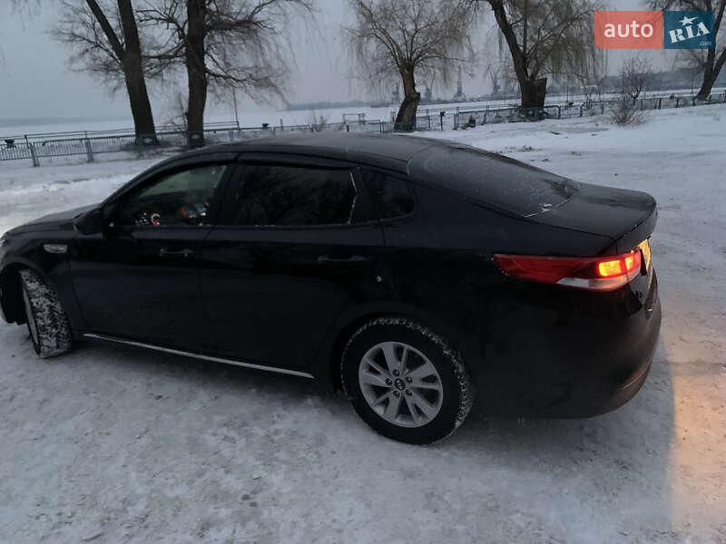 Седан Kia K5 2015 в Запоріжжі