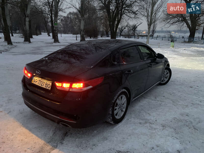 Седан Kia K5 2015 в Запоріжжі