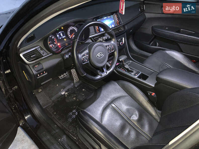 Седан Kia K5 2015 в Запоріжжі