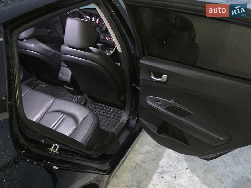 Седан Kia K5 2015 в Запоріжжі