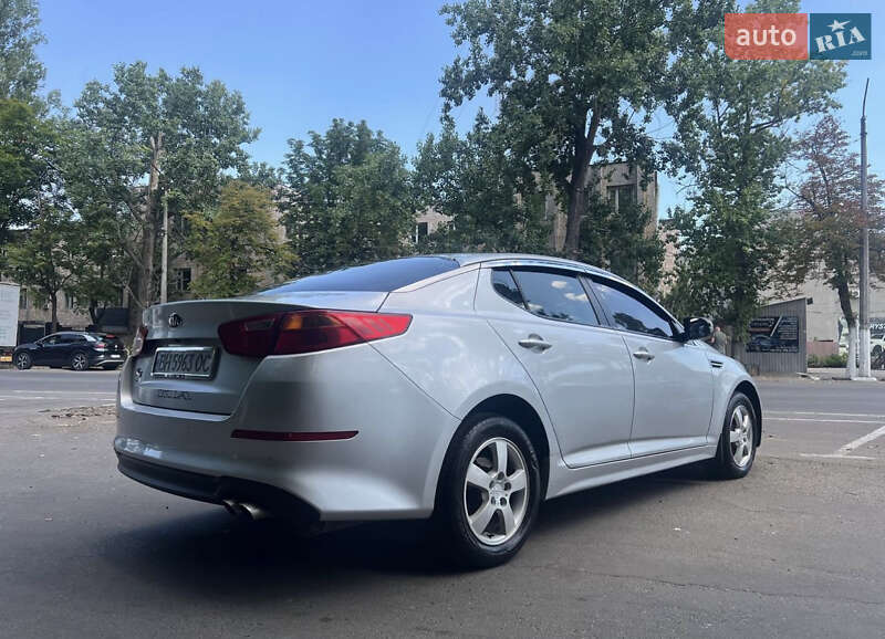 Седан Kia K5 2014 в Одессе